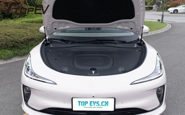 IM L6 ev sedan